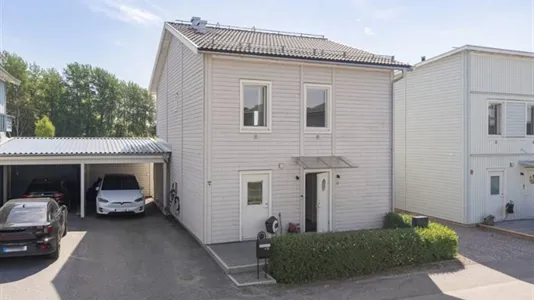 Hus i Upplands Väsby - foto 1